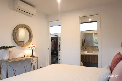 Property photo of 2/10 Wallabah Street Mount Waverley VIC 3149