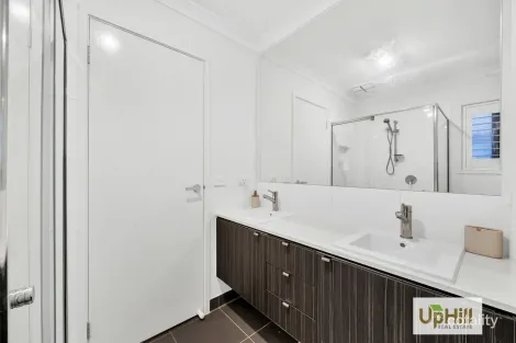 Property photo of 15 Elmtree Crescent Clyde North VIC 3978