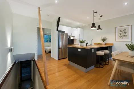 Property photo of 2/11 Arnold Street Manly QLD 4179
