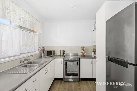 Property photo of 90 Scenic Drive Budgewoi NSW 2262