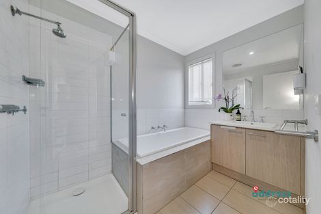 Property photo of 24 Collinson Way Officer VIC 3809