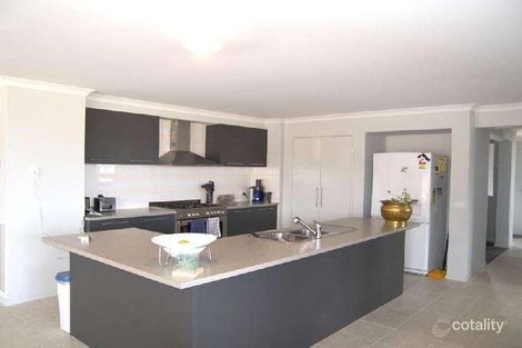 Property photo of 14 Meadowlands Way Berwick VIC 3806