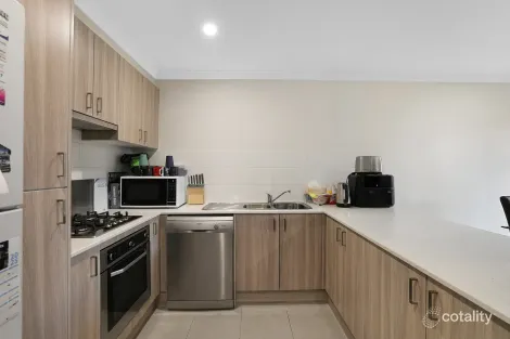 Property photo of 15/98 Lampard Road Drouin VIC 3818