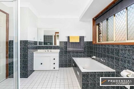 Property photo of 8/10 Azalea Place Macquarie Fields NSW 2564