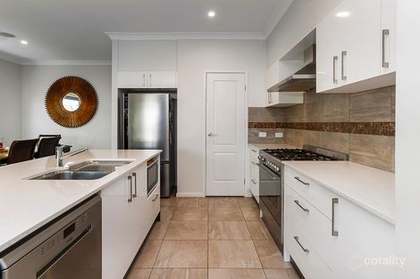 Property photo of 33 Keelson Crescent Hope Island QLD 4212