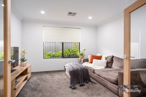 Property photo of 30 Silvergum Way Piara Waters WA 6112