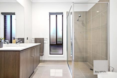 Property photo of 34 Forrester Grove Fraser Rise VIC 3336