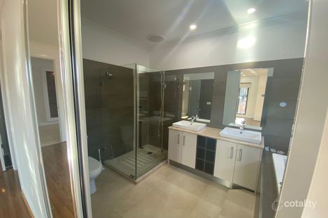 Property photo of 2 Greystone Place Craigieburn VIC 3064