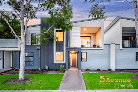 Property photo of 33 Nugget Way Cranbourne East VIC 3977