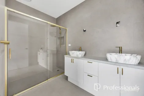 Property photo of 27 Skyline Crescent Nar Nar Goon VIC 3812