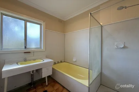 Property photo of 17 Toompang Street Young NSW 2594