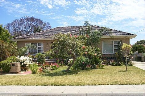 9 Ivermey Rd, Hamilton Hill, WA 6163