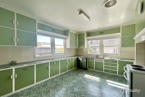 Property photo of 8 Langibanool Avenue Hamlyn Heights VIC 3215