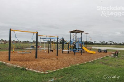 Property photo of 180 Blue Horizons Way Pakenham VIC 3810