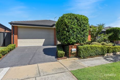 Property photo of 18 Fleuve Rise Clyde North VIC 3978
