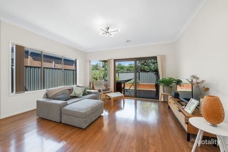 Property photo of 18 Fleuve Rise Clyde North VIC 3978
