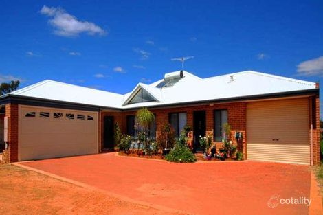 16 Avon Cres, Viveash, WA 6056