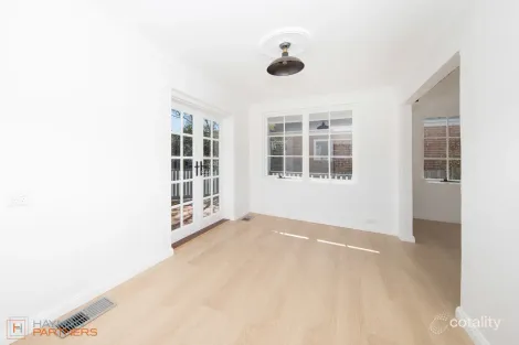 Property photo of 59 Hopetoun Circuit Yarralumla ACT 2600