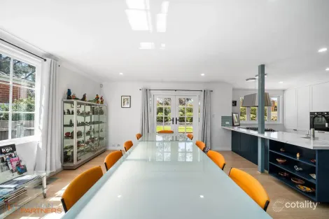 Property photo of 59 Hopetoun Circuit Yarralumla ACT 2600