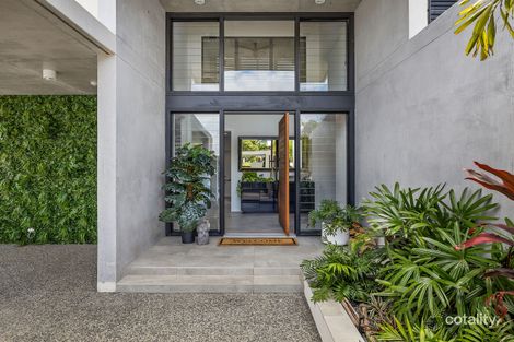 Property photo of 8 Saunders Place Wynnum QLD 4178