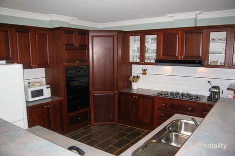 Property photo of 10 Derby Grove Flora Hill VIC 3550