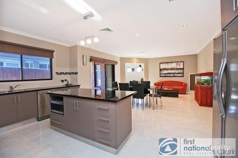Property photo of 10 Lyndhurst Square Drouin VIC 3818
