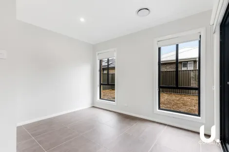 Property photo of 31 Versace Crescent Marsden Park NSW 2765