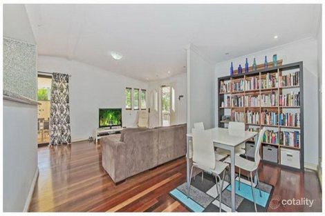 Property photo of 2305 Wynnum Road Wynnum QLD 4178