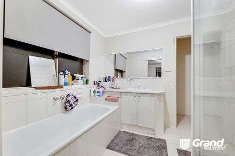 Property photo of 60 Cameron Way Pakenham VIC 3810