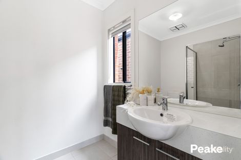 Property photo of 14 Flanker Way Clyde VIC 3978