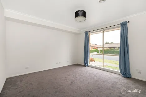 Property photo of 8 Dunlavin Way Cranbourne East VIC 3977