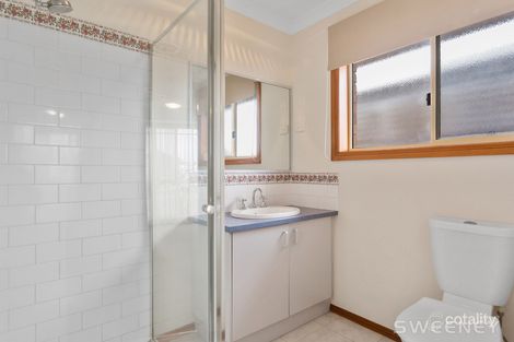 Property photo of 4 Hyde Court Altona Meadows VIC 3028