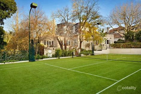 Property photo of 11 Scotsburn Grove Toorak VIC 3142