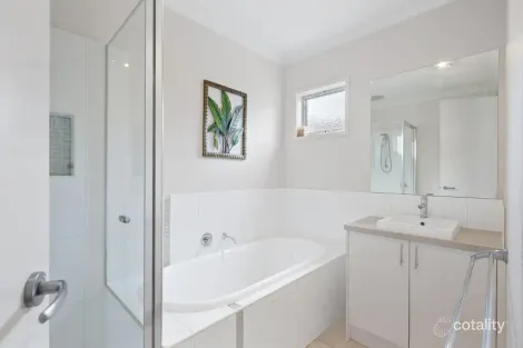 Property photo of 40 Lawrie Drive Alfredton VIC 3350