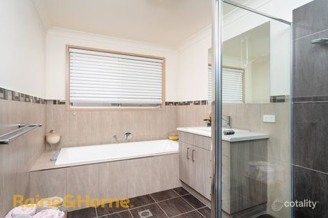 Property photo of 21 Alma Crescent Estella NSW 2650