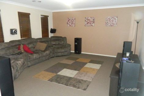 Property photo of 16 Yammerbook Way Cranbourne East VIC 3977