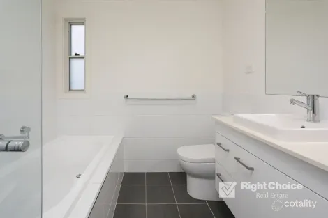 Property photo of 1/21 Tabourie Close Flinders NSW 2529