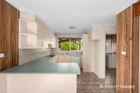 Property photo of 2 Barclay Avenue Croydon VIC 3136