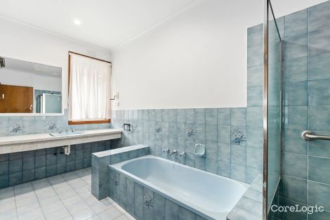 Property photo of 33 Montpellier Drive Avondale Heights VIC 3034
