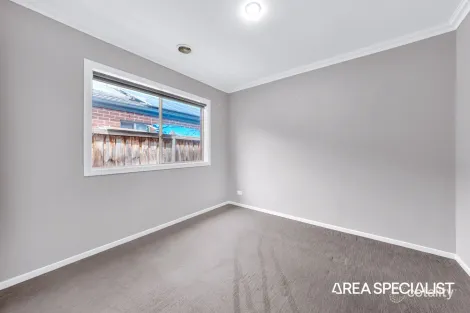Property photo of 17 Cranbrook Circuit Officer VIC 3809