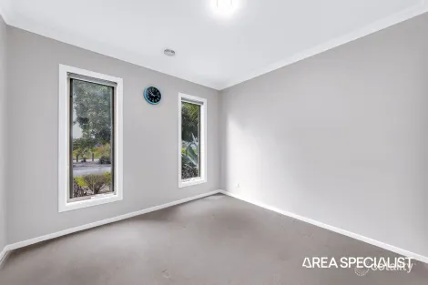 Property photo of 17 Cranbrook Circuit Officer VIC 3809