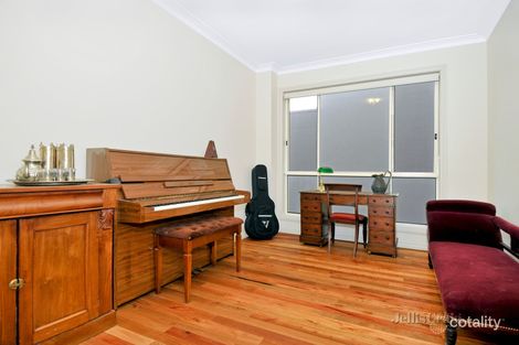 Property photo of 3 Tanderum Drive Coburg VIC 3058