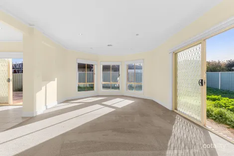 Property photo of 52 Dalkeith Drive Point Cook VIC 3030