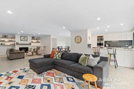 Property photo of 2 Elmwood Rise Eltham North VIC 3095