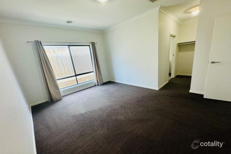 Property photo of 40 Bonhams Circuit Manor Lakes VIC 3024