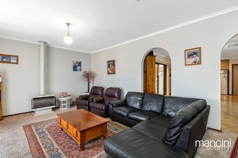 Property photo of 18 Langhorne Street Altona Meadows VIC 3028