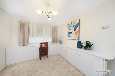 Property photo of 150 Carrick Drive Gladstone Park VIC 3043