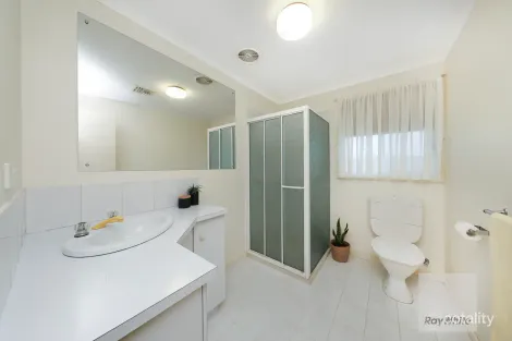 Property photo of 150 Carrick Drive Gladstone Park VIC 3043