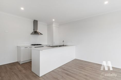 2 Praise St, Clyde North, VIC 3978