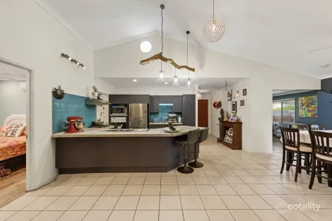 Property photo of 5 Greentree Circuit Bushland Beach QLD 4818